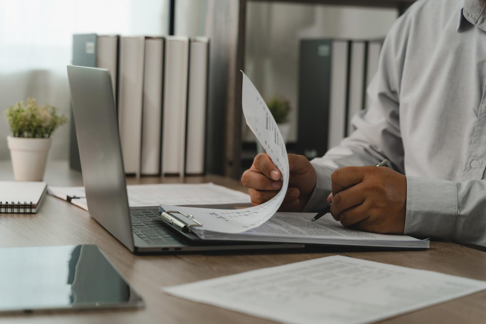 An applicant using MOHRE enquiry Services portal regarding Offer in the UAE 2026 to verify employment offer details before signing a work contract