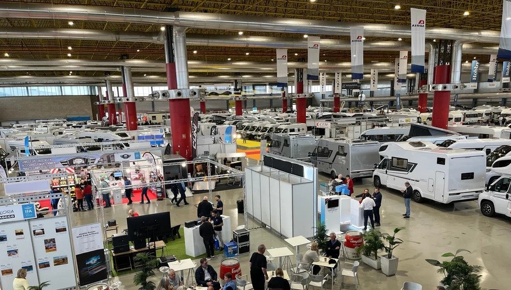 Exhibition stand builders in Alicante creating a custom booth at Fira Alacant